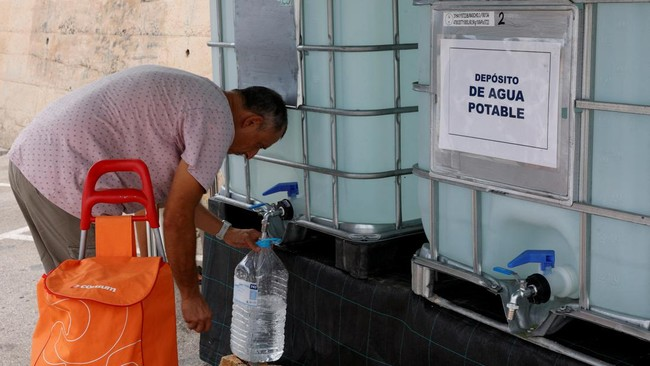 Spanyol Dilanda Kekeringan Parah, Warga Antre Air Kemasan