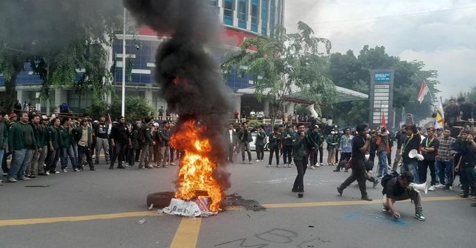 Polisi Bebaskan 112 Pedemo Tolak RUU Pilkada