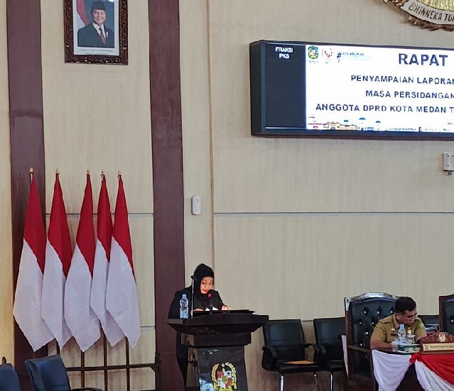 Anggota DPRD Kota Medan, Lailatul Badri saat menyampaikan laporan reses masa sidang I Tahun 2024-2025, Senin (6/1/2025).