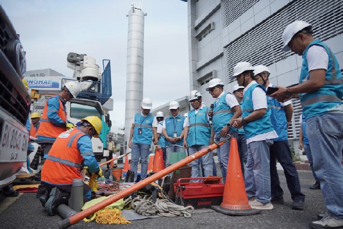 Pengecekan peralatan oleh Manajemen PLN UID Sumatera Utara.