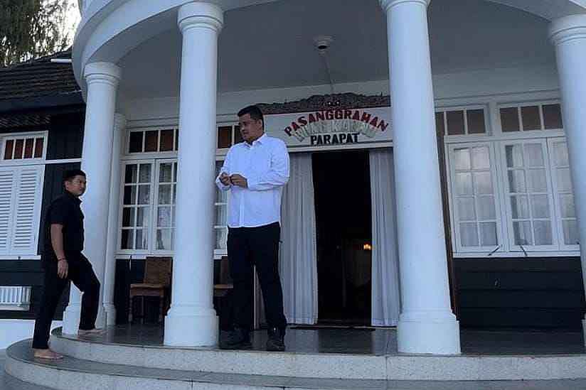 Gubernur Sumatera Utara Bobby Nasution di Pesanggarahan Bung Karno, Parapat.