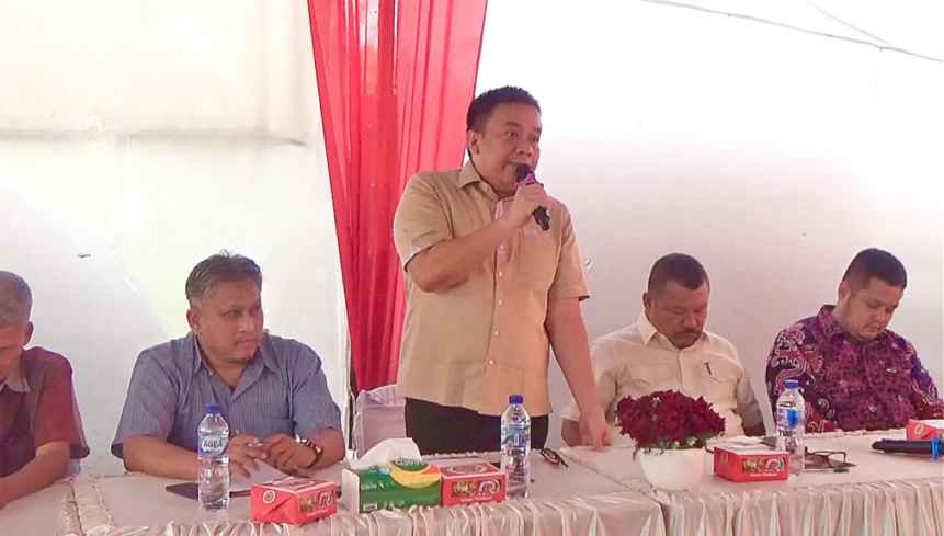 Wakil Ketua DPRD Kota Medan, H Zulkarnaen SKM saat melaksanakan Sosialisasi Peraturan Daerah (Perda) Kota Medan No 07 Tahun 2024 tentang Perubahan atas Perda No 06 Tahun 2015 tentang Pengelolaan Persampahan di Jl Pukat IV Kelurahan Bantan Kecamatan Medan Tembung, Kota Medan, Sabtu (13/9/2025).