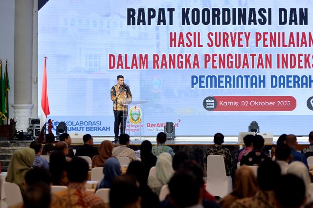 Gubernur Sumut Bobby Nasution menghadiri Rapat Koordinasi (Rakor) dan Evaluasi tindak lanjut hasil Survei Penilaian Integritas (SPI) Tahun 2024 dalam rangka penguatan Indeks Integritas Nasional (IIN) Tahun 2025 pada wilayah Sumut di Aula Raja Inal Siregar Kantor Gubernur Sumut Jalan Diponegoro, Kota Medan, Kamis (2/10/2025). Foto/Diskominfo Sumut 