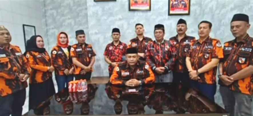 Ketua MPC PP Kabupaten Deli-Serdang, Junaidi SH (Jhonkey), beserta seluruh Pengurus dan Kader PP, memberikan apresiasi terhadap 100 hari kinerja dari Kapolrestabes Medan, Kombes Pol.Dr.Jean Calvin Simanjuntak SIK.MH, bertempat di Kantor Sekretariat MPC PP Deli-Serdang, Jalan Simpang Pantai Labu, Kecamatan Lubuk Pakam, Deli-Serdang, Senin 23 Februari 2026.