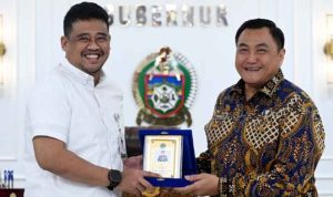 Gubernur Sumatera Utara (Sumut) Muhammad Bobby Afif Nasution menerima kunjungan Kepala Badan Narkotika (BNN) Provinsi Sumut Brigjen Pol Tatar Nugroho beserta jajaran di ruang kerja Gubernur, lantai 10 Kantor Gubernur Sumut, Jalan Diponegoro nomor 30, Medan, baru-baru ini.
