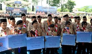 Gubernur Sumatera Utara (Sumut) Muhammad Bobby Afif Nasution di dampingi Penjabat Sekretaris Daerah Provinsi (Sekdaprov) Sumut Sulaiman Harahap beserta Seluruh OPD dan Forkopimda, menutup secara resmi Jambore Daerah XI di lapangan bumi perkemahan Sibolangit, Kabupaten Deliserdang, Minggu (12/7/2026). Foto/Diskominfo Sumut