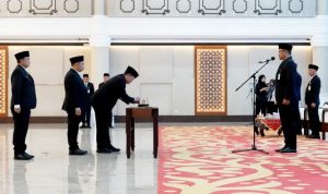 Gubernur Sumatera Utara (Sumut) Bobby Nasution melantik sejumlah Pejabat Tinggi Pratama pada lingkungan Pemerintah Provinsi Sumut di Aula Raja Inal Siregar Lantai 2 Kantor Gubernur Sumut Jalan Diponegoro Kota Medan, Senin (13/7/2026). Foto/Diskominfo Sumut