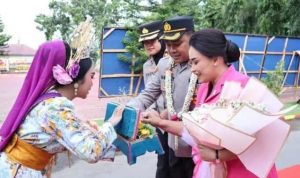 AKBP Hannry PH Tambunan saat prosesi pisah sambut di Mapolres Langkat.