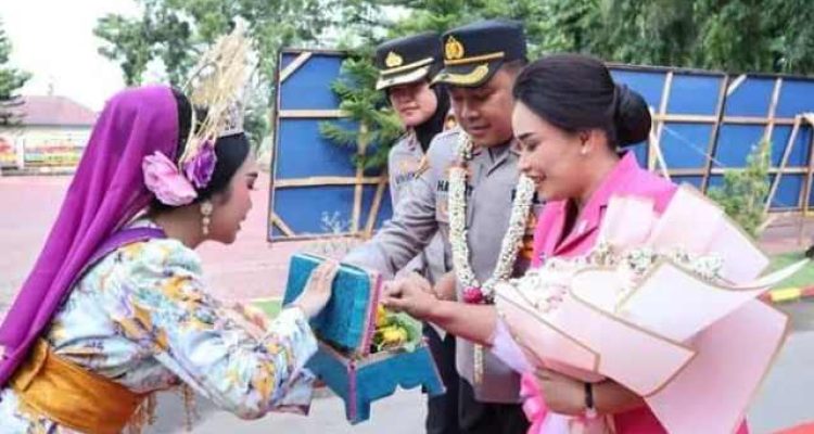 AKBP Hannry PH Tambunan saat prosesi pisah sambut di Mapolres Langkat.