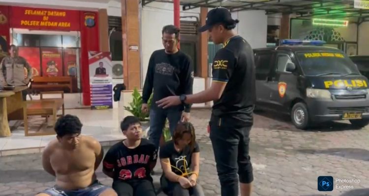 Ketiga pelaku curanmor diamankan di kantor polisi dengan modus check in hotel. (Ist)