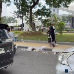 Kawasan Lapangan Merdeka tampak berserakan dengan sampah saat CFD berlangsung tiap akhir pekan. (Ist)!