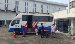 Mobil layanan SIM Keliling di arena Pekan Raya Sumatera Utara (PRSU) ke 50, di Jalan Gatot Subroto, Medan.