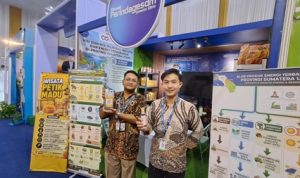 WhatsApp Image 2026-07-10 at 08.24.32 Minyak Karo dan madu jadi produk UMKM primadona di Stan Disperindag ESDM Sumut pada PRSU 2026 di Medan. Kedua produk tersebut laris diburu pengunjung setiap hari.