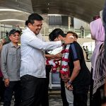 Gubernur Sumatera Utara (Sumut) Muhammad Bobby Afif Nasution didampingi sejumlah OPD dan jajaran Direksi Lion Group, manajemen PT Angkasa Pura Aviasi, anggota DPR RI, DPRD Sumut, pimpinan daerah, serta instansi aviasi terkait, meresmikan penerbangan perdana maskapai Wings Air (Lion Group) rute Bandara Internasional Kualanamu (KNO) menuju Bandara Jenderal Besar AH Nasution di Kabupaten Mandailing Natal (MADINA), di Bandara Kualanamu International Airport, Sabtu (1/8/2026). Foto/Diskominfo Sumut