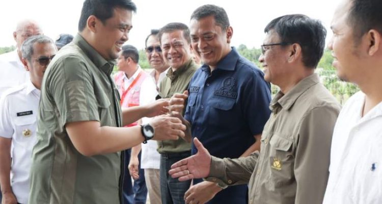 Gubernur Sumatera Utara (Sumut) Muhammad Bobby Afif Nasution disambut Komisi D DPRD Sumut setibanya di Bandara Binaka, Gunungsitoli, Rabu (5/8/2026).