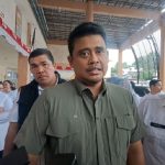 Gubernur Bobby Nasution didampingi Kadis Kesehatan Provinsi Sumut, M Faisal Hasrimy usai meninjau RSUD dr M Thomsen Nias di Gunungsitoli, Rabu (5/8/2026).