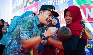 Wali Kota Tebingtinggi, H. Iman Irdian Saragih, membuka kegiatan Kampanye dan Gerakan Masyarakat Hidup Sehat (Germas) dalam Intervensi Serentak Pencegahan Stunting (ISPS) Kota Tebingtinggi Tahun 2026 yang digelar di Puskesmas Pembantu (Pustu) Persiakan, Jalan Pulau Sumbawa, Gang Madura, Kamis (6/8/2026).
