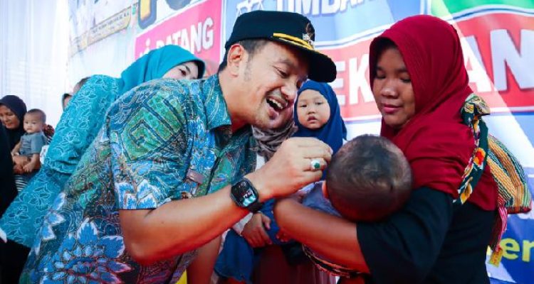 Wali Kota Tebingtinggi, H. Iman Irdian Saragih, membuka kegiatan Kampanye dan Gerakan Masyarakat Hidup Sehat (Germas) dalam Intervensi Serentak Pencegahan Stunting (ISPS) Kota Tebingtinggi Tahun 2026 yang digelar di Puskesmas Pembantu (Pustu) Persiakan, Jalan Pulau Sumbawa, Gang Madura, Kamis (6/8/2026).