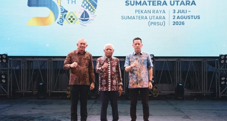 Wakil Gubernur Sumut, Surya menutup Pekan Raya Sumatera Utara ke 50 Tahun 2026 di Panggung Utama PRSU, Jalan Gatot Subroto, Medan, Minggu (2/8/2026). Foto/Diskominfo Sumut