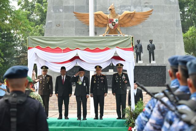 Wakil Gubernur Sumatera Utara (Sumut) Surya memimpin upacara peringatan Hari Kesaktian Pancasila Provinsi Sumatera Utara Tahun 2026 di Tugu Letda Sujono, kawasan Bandar Betsy, Kecamatan Bandar Huluan, Kabupaten Simalungun, Kamis (1/10/2026). Foto/Diskominfo Sumut 
