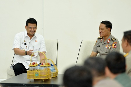 Gubernur Sumatera Utara (Sumut) Bobby Nasution menerima kunjungan Peserta Didik Sespimti Polri Dikreg Ke-36 TA.2026 dalam rangka Praktik Kerja Dalam Negeri (PKDN) di Lobby Kantor Gubernur Sumut Jalan Diponegoro Kota Medan, Selasa (6/10/2026). Foto/Diskominfo Sumut
