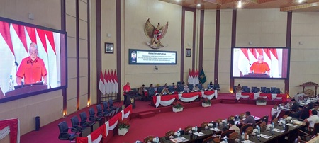 Ketua Fraksi PDIP, Robi Barus SE, dalam pemandangan umumnya terhadap Rancangan APBD Kota Medan TA 2027 di acara rapat paripurna gedung dewan, Senin (5/10/2026).